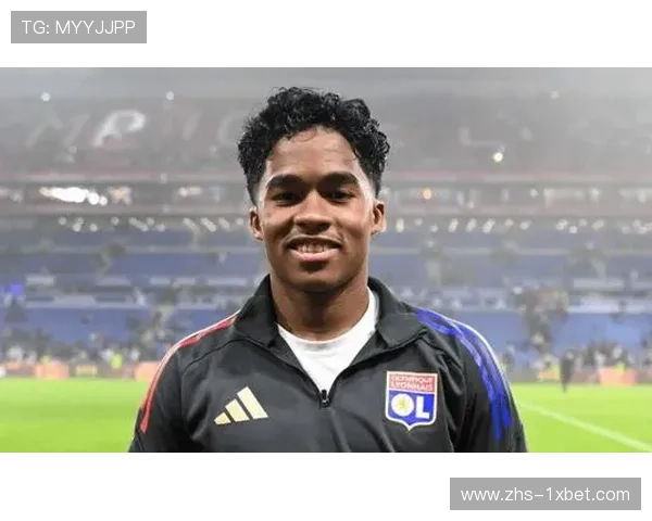 恩德里克谈法甲首秀：里昂球迷太棒了，球场令人难以置信