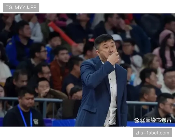 板凳席的指挥官：杜锋与杨鸣在场边如何通过手势实时调整战术